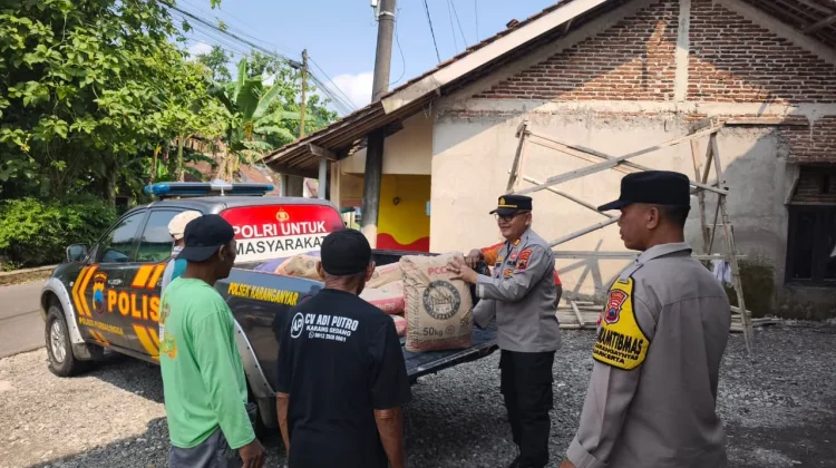 Polsek Karanganyar Salurkan Bantuan Material untuk Pembangunan Masjid