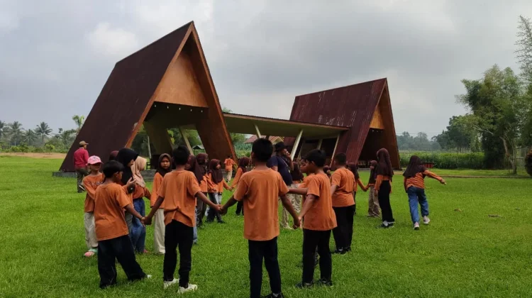 Outbond Asyik, Implementasi Siswa Kelas 4 SDN Karangnangka yang Berkarakter