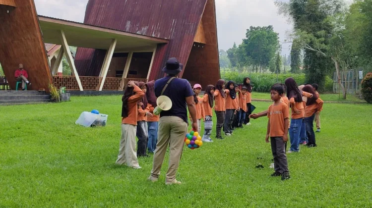 Outbond Asyik, Implementasi Siswa Kelas 4 SDN Karangnangka yang Berkarakter