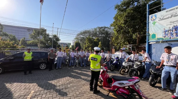 Satlantas Polres Purbalingga Beri Pembinaan Tertib Lalu Lintas kepada Siswa SMK