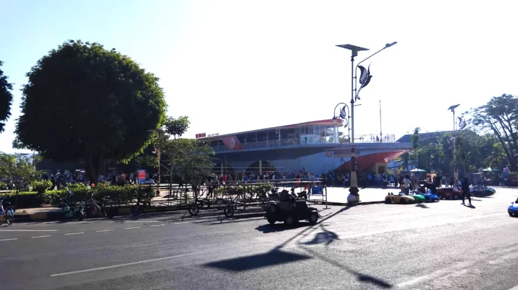 Kapal Mendoan, Ikon Baru Wisata Kuliner di Alun-Alun Kebumen