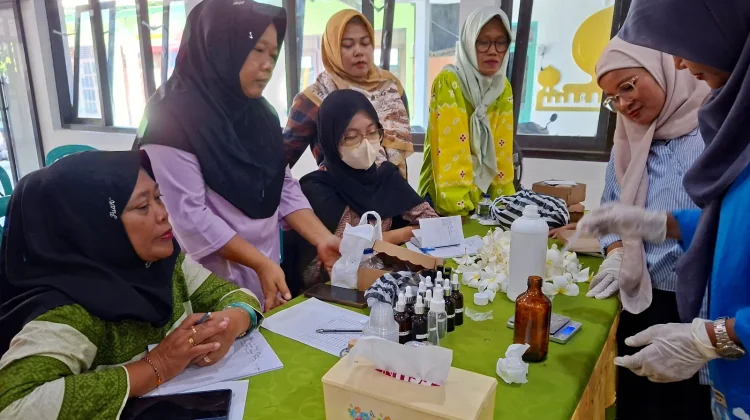 Olahan Kamboja Jadi Parfum, PLTU Adipala Dorong Peluang Usaha Baru Bagi KWT