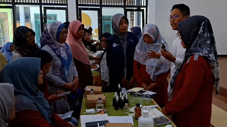 Olahan Kamboja Jadi Parfum, PLTU Adipala Dorong Peluang Usaha Baru Bagi KWT