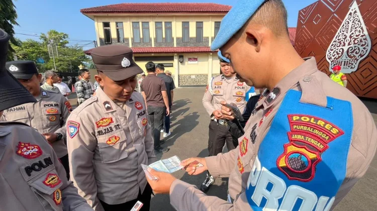 Propam Polres Purbalingga Periksa Ketertiban dan Disiplin Personel