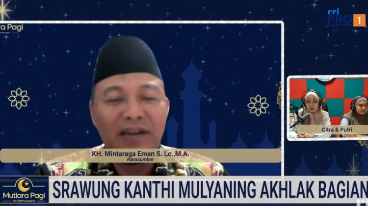 Bergaul Dengan Orang yang Berakhlak Mulia