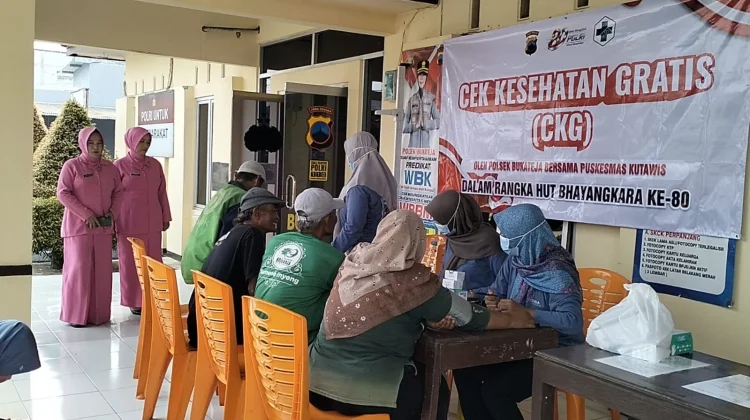 Sambut Hari Bhayangkara ke-80, Polsek Bukateja Gelar Cek Kesehatan Gratis