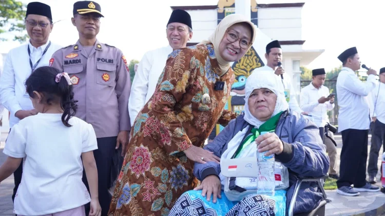 Bupati Kebumen Sambut 176 Jemaah Haji Kloter 11 di Pendopo Kabumian