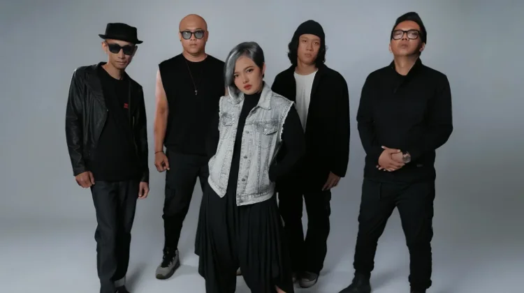 Wow !! Memulai Era Baru, Wayang rilis Single Baru, Vokalis Baru dan Genre Baru