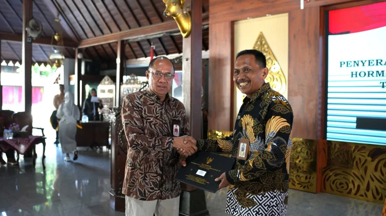 Jelang Purnatugas, 71 ASN Banyumas Terima SK Pensiun