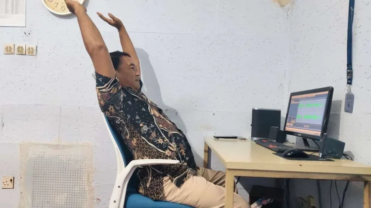 Cara Tetap Bugar di Kantor: Workout Anti-Mager Buat Karyawan Duduk 8 Jam