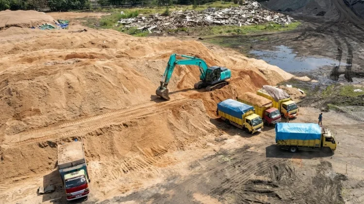 Limbah Jadi Energi, Program PLTU Adipala Dongkrak Ekonomi Warga
