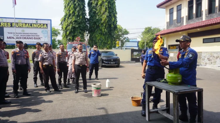 Polres Purbalingga Gelar Pelatihan Pemadaman Kebakaran
