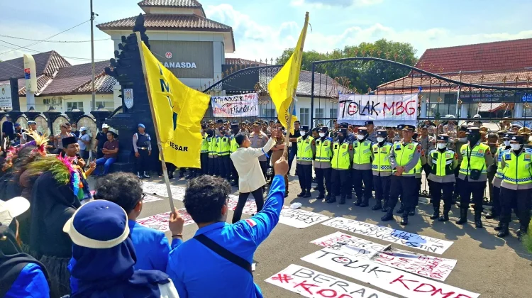 Mahasiswa Cilacap Demo Tolak MBG, Desak Dihentikan dan Evaluasi Total Program