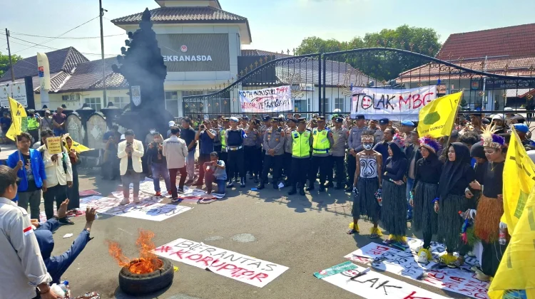 Mahasiswa Cilacap Demo Tolak MBG, Desak Dihentikan dan Evaluasi Total Program