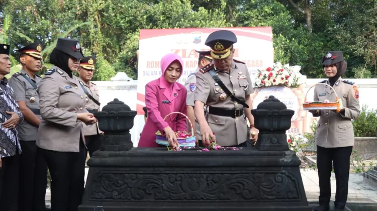 Menjelang HUT Bhayangkara ke-80, Polres Banjarnegara Ziarah ke Makam Kapolri Ke-2