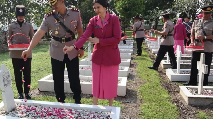 Polres Kebumen Ziarah TMP Dalam Rangka Hari Bhayangkara ke-80