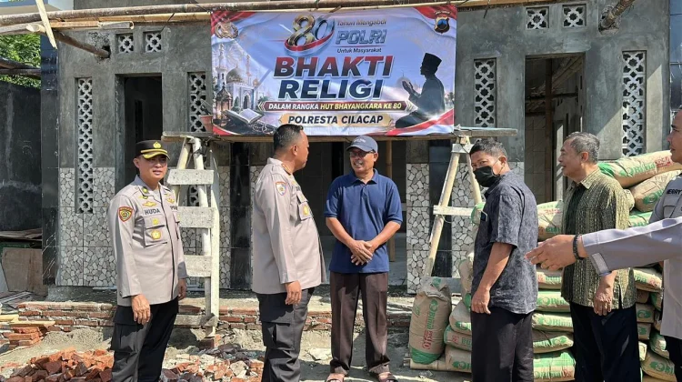 Polresta Cilacap Salurkan Bantuan untuk Pembangunan Mushola Birul Walidain