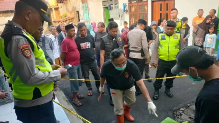 Lansia Ditemukan Meninggal di Jalan Setapak Rembang, Polisi Lakukan Pemeriksaan