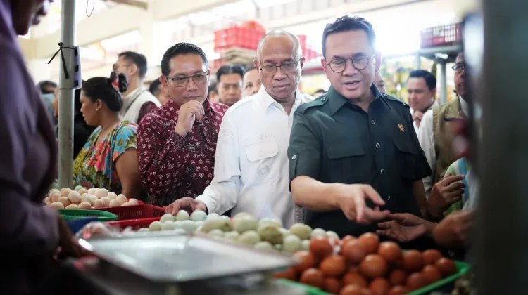Bupati Banyumas Dampingi Mendag Budi Santoso Pantau Harga Bahan Pokok