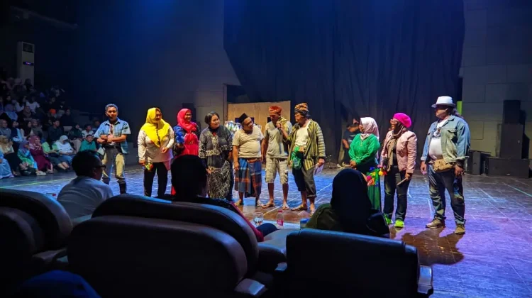 Parade Teater Empat Kecamatan Angkat Cerita Khas Kota Tegal