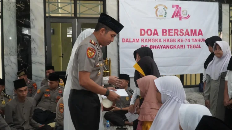 Doa Bersama dan Santunan Anak Yatim Warnai Peringatan Hari Bhayangkara Ke-80