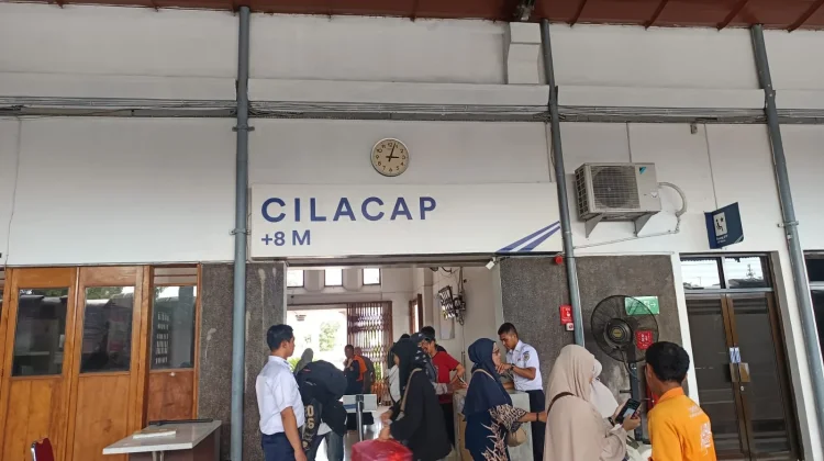 Pekan Pertama Libur Sekolah, Penumpang KA di Stasiun Cilacap Tembus 12.486 Orang