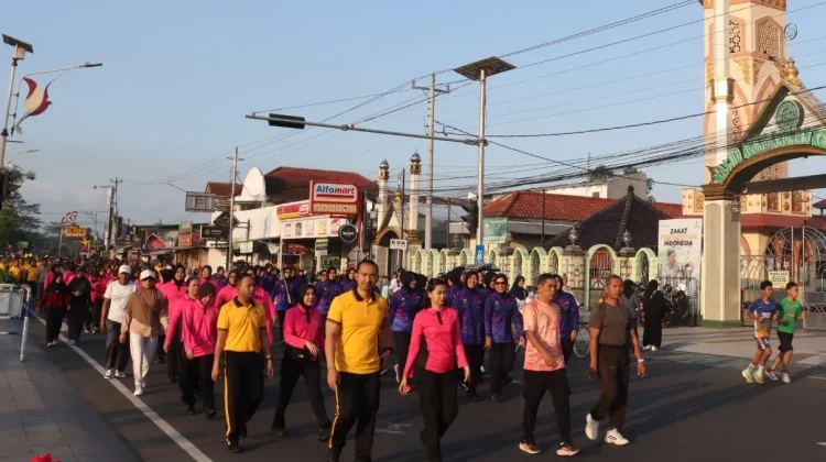 Olahraga Bersama Meriahkan Hari Bhayangkara ke-80 di Kebumen