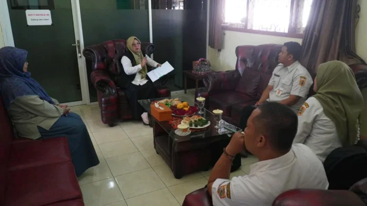 SMAN 1 Sigaluh Terima Visitasi Tim Penilai Adiwiyata Provinsi