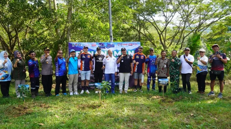 Jaga Kelestarian Alam, Rider Dunia Hiu Selatan Hard Enduro Tanam Pohon di Cilacap