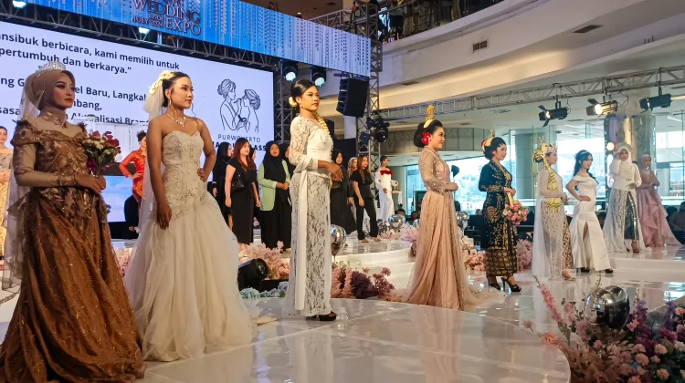 Puluhan Model Tampil Menawan saat Fashion Show di Purwokerto Wedding Expo 2026