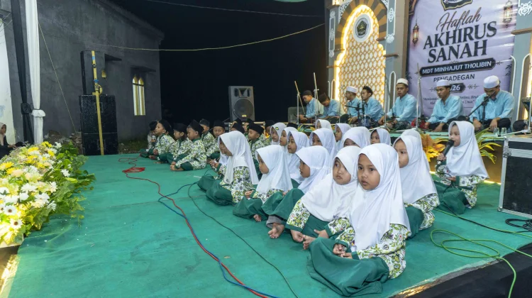 Haflah Akhirussanah Dorong Santri Terus Mengaji di Pengadegan