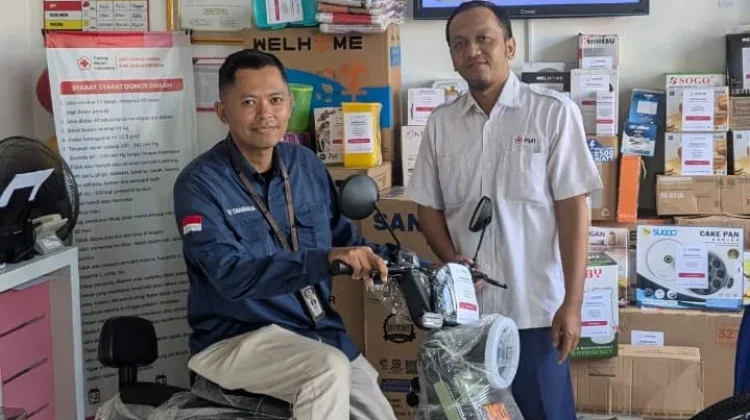 Rutin Donor Darah, Susanto Menang Hadiah Sepeda Listrik dari PMI