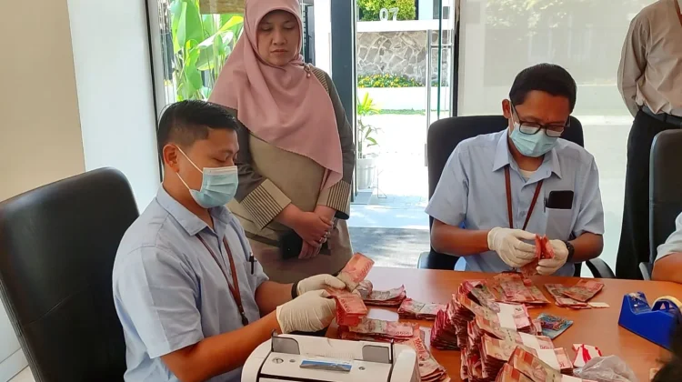 BI Tegal Ganti Rp1,51 Miliar Uang Rusak Milik Korban Rob Batang