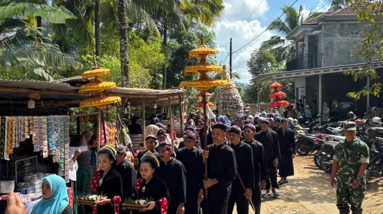 Tradisi Syukur & Lestarikan Budaya Leluhur, Warga Gumelem Gelar Grebeg Suran