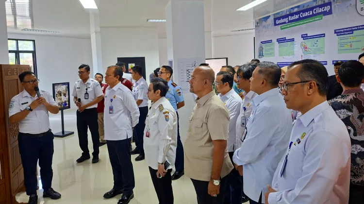 Radar Cuaca Tercanggih BMKG Resmi Beroperasi di Cilacap, Jangkau hingga 400 KM