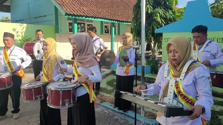 Drum Band dan Kembang Api, SDN Ledug Sambut 106 Siswa Baru dengan Meriah