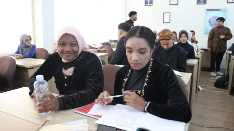 Mahasiswa PGSD UMP Kenalkan Macapat kepada Mahasiswa Asing