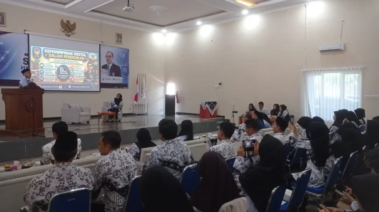 Seminar PGRI Banjarnegara Bahas Kepemimpinan Pembelajaran di Era AI