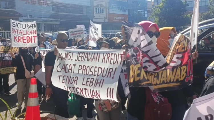Ratusan Nasabah Mandiri Taspen Purwokerto Gelar Aksi, Tuntut Pembatalan Kredit