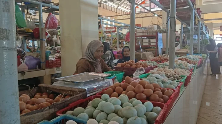 Liburnya MBG Picu Penurunan Harga Telur di Pasar Manis Purwokerto