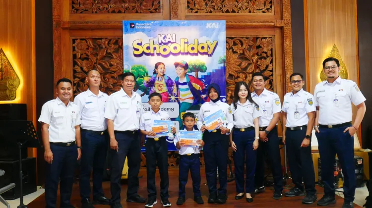 Railfans Cilik Belajar Operasional Kereta di Stasiun Purwokerto