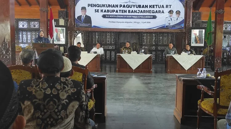 Zulkifli Hasan Kukuhkan Paguyuban Ketua RT se-Banjarnegara