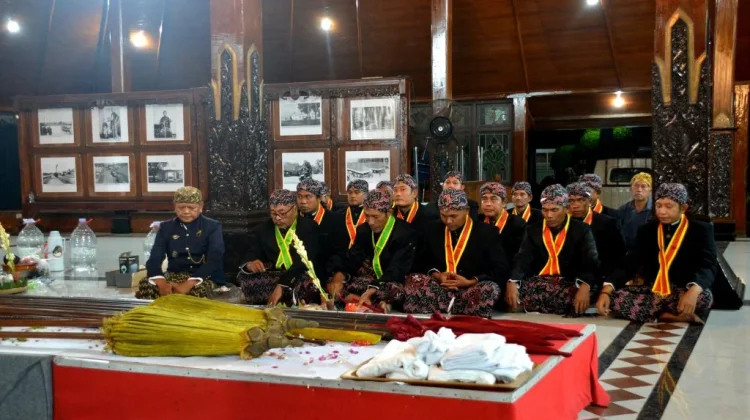 Melalui Tradisi Jamasan, Cilacap Rawat Pusaka dan Identitas Budaya