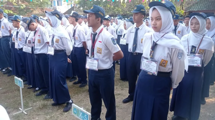 Hari Pertama Sekolah, MPLS di SMAN 1 Sigaluh Berlangsung Meriah