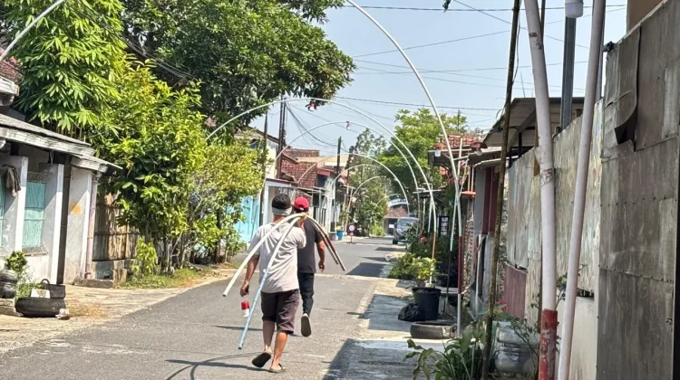 Menjelang Bulan Kemerdekaan, Warga Bukateja Gotong Royong Hias Lingkungan