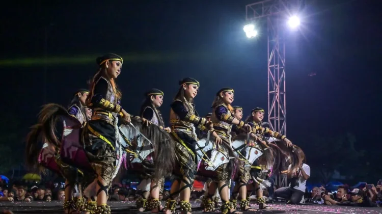 Nyai Bendolegi dan Abah Lala Hipnotis Ribuan Warga Banjarnegara