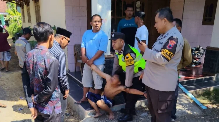 Respon Cepat, Polisi Evakuasi ODGJ Mengamuk di Kejobong