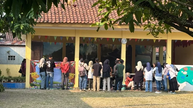 Hari Kedua MPLS, Orang Tua Masih Dampingi Anak Beradaptasi di TK Negeri Purwokerto