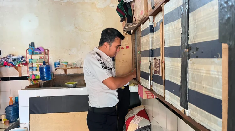 Cegah Narkoba dan Modus Penipuan, Lapas Brebes Lakukan Penggeledahan Rutin