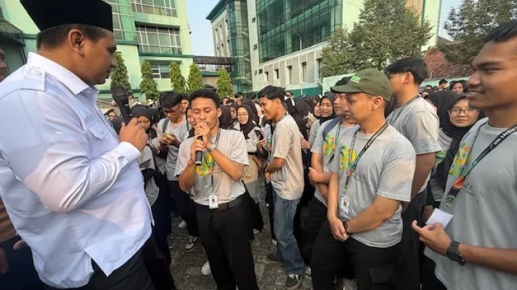 Gus Yasin Lepas 2.832 Mahasiswa KKN UIN Saizu